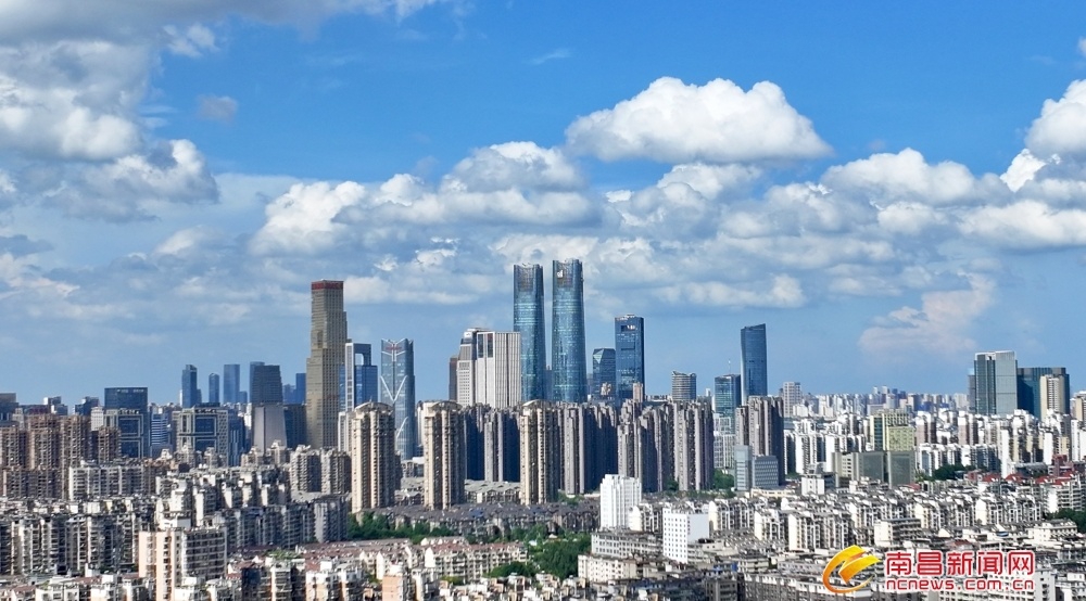 航拍南昌红谷滩区楼宇林立（图）