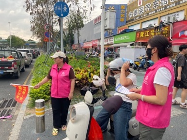 “念叨”声里有温度,“黑科技”里有力度 ——看西乡街道凤凰岗社区如何守护出行平安