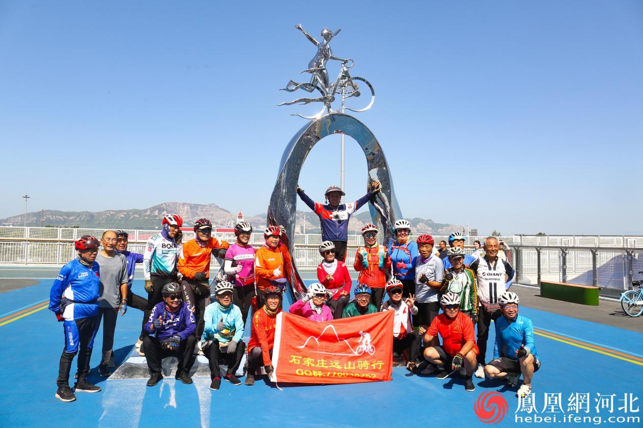 “0km骑行打卡地”,骑行爱好者纷纷来此打卡。