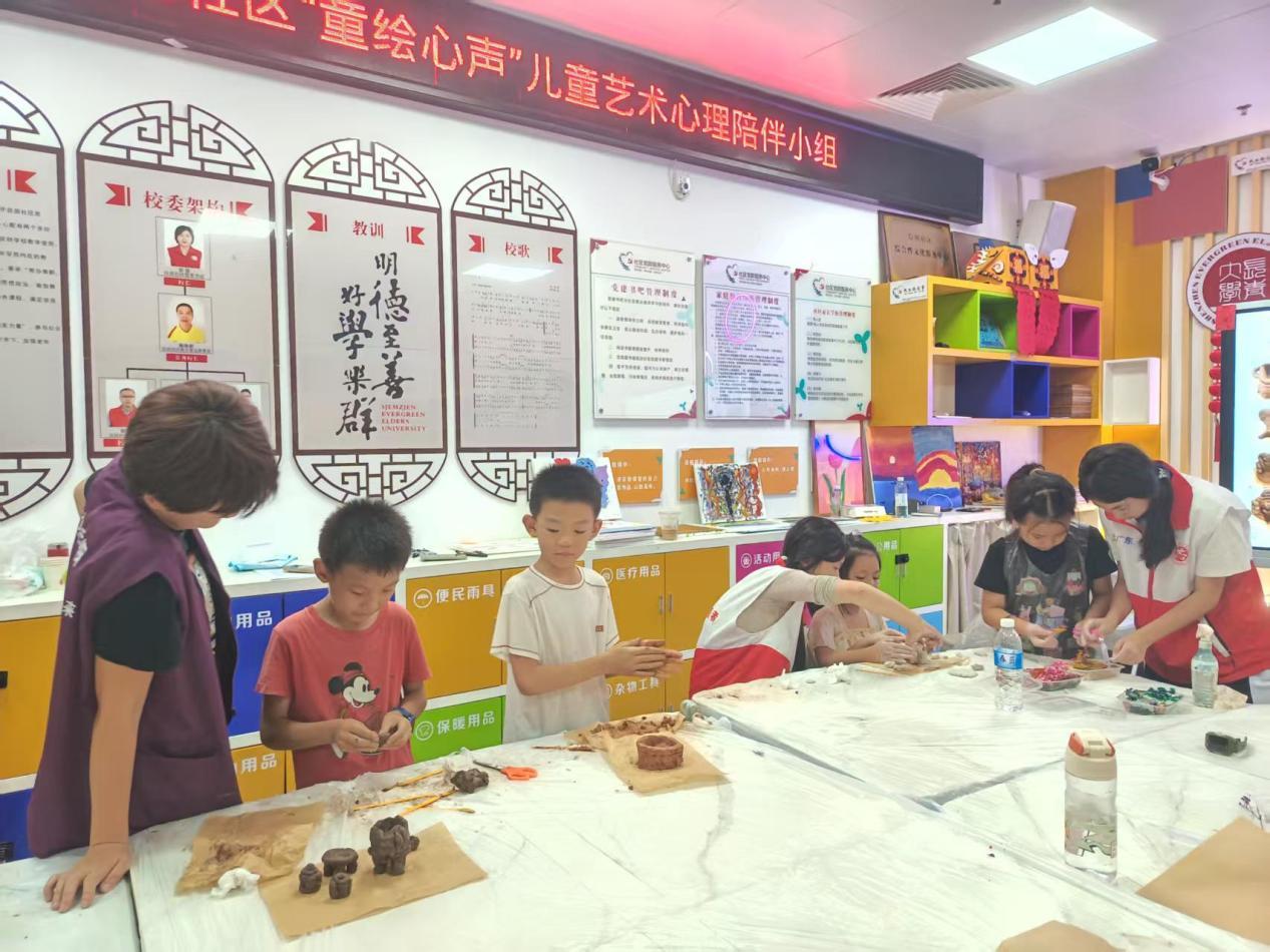 揉捏陶土宣泄负面情绪