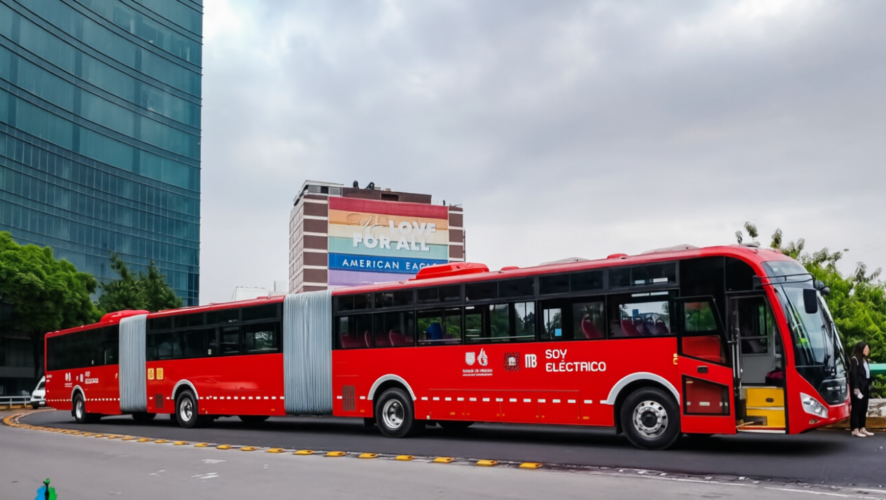 (正在墨西哥城行进的中通新能源客车 图源中通客车官网)