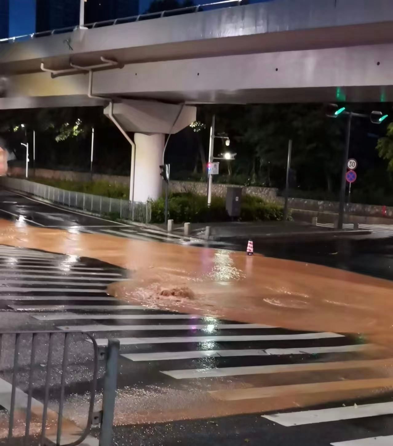 沙河街道高发社区依托“网格+气象”整治积水点