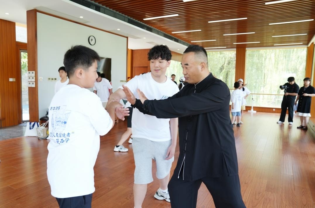 西安外事学院获授“飞虎队友谊学校”称号 西安鼓乐团亮相中美青年领袖对话活动