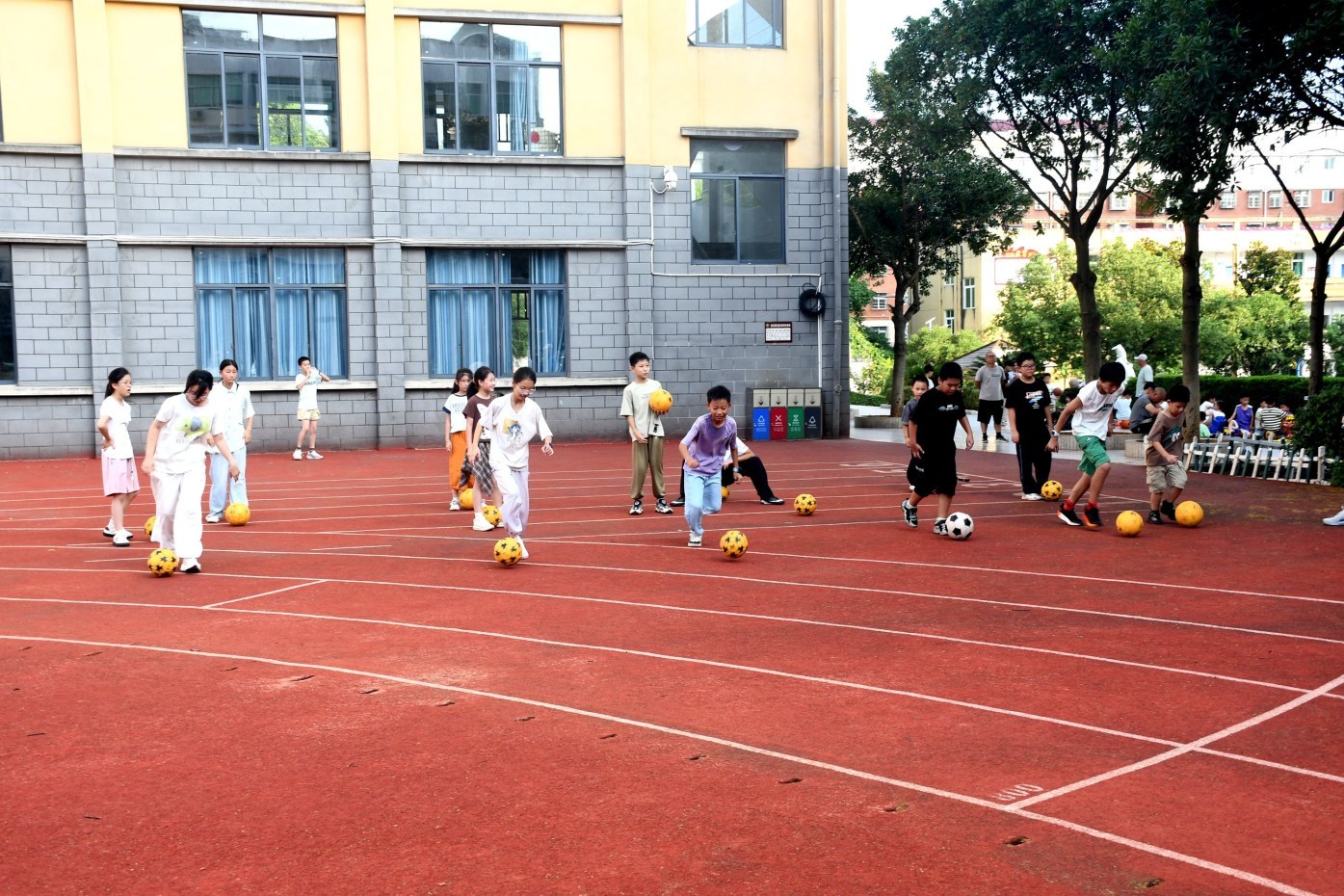 绿茵场上过暑假，南丰40名小学生乐享足球培训