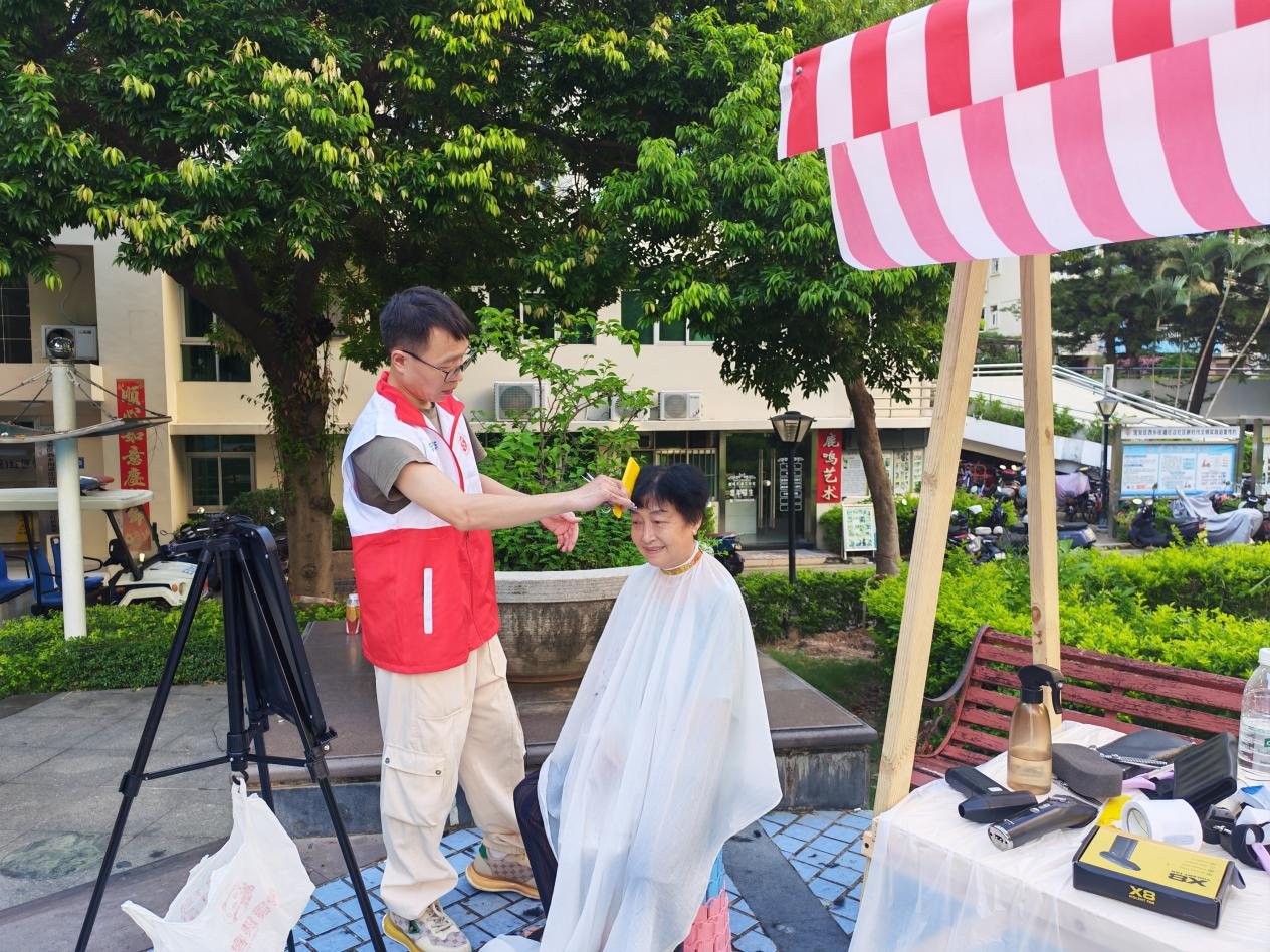 服务零距离！西乡街道庄边社区暖心街集市一站式惠民暖人心