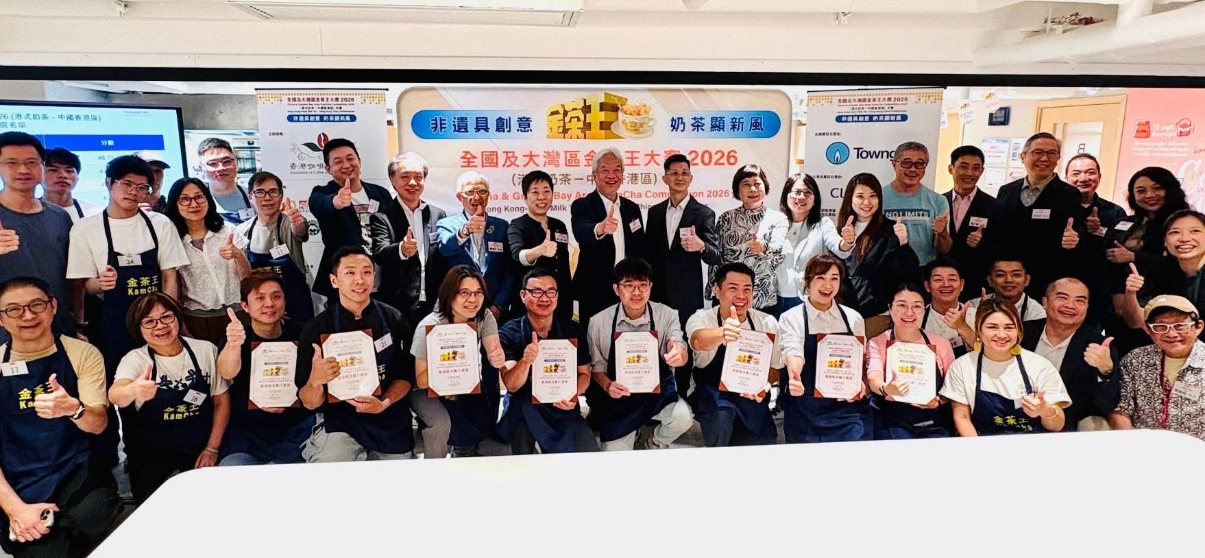 图：八位优胜者及一众出席嘉宾初赛赛后合照。