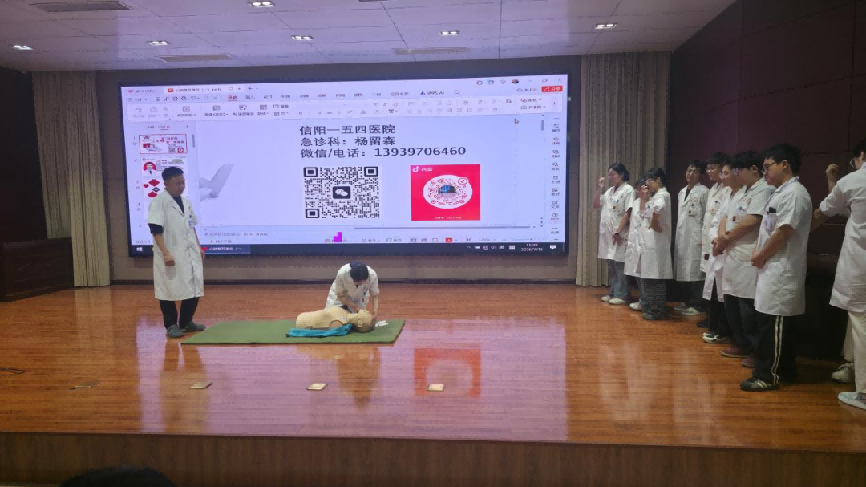 急诊科杨留森进行心肺复苏技能与实操授课