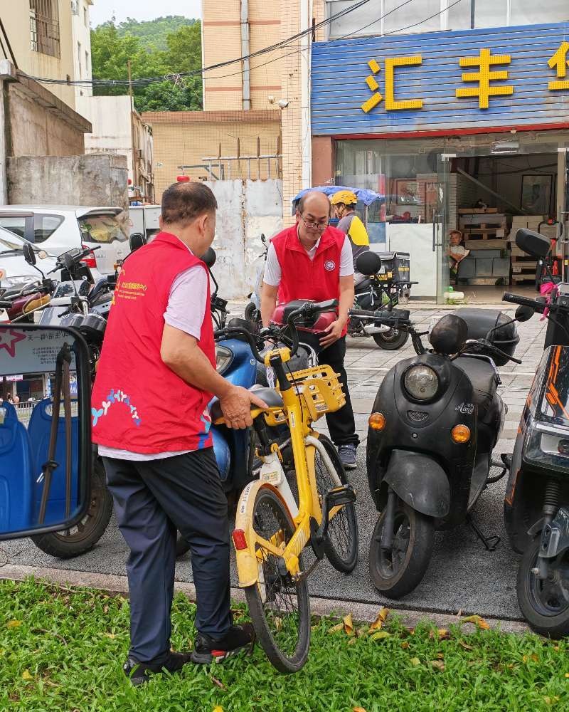 深耕爱国卫生运动 整治环境乱象——西乡街道共乐社区精细化提质市容风貌