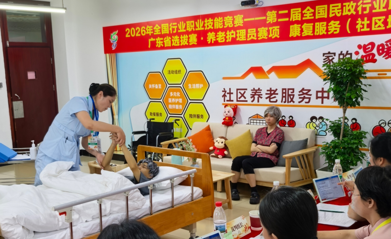 图：养老护理员赛项现场，来源于南方+