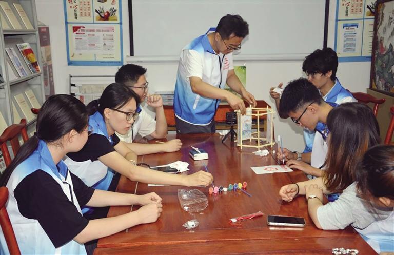 大学生拼装古纱灯
