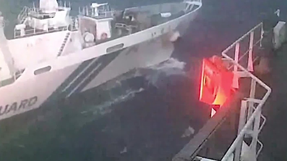 最近仅10米！中国海警船曾在钓鱼岛险遭日船撞击