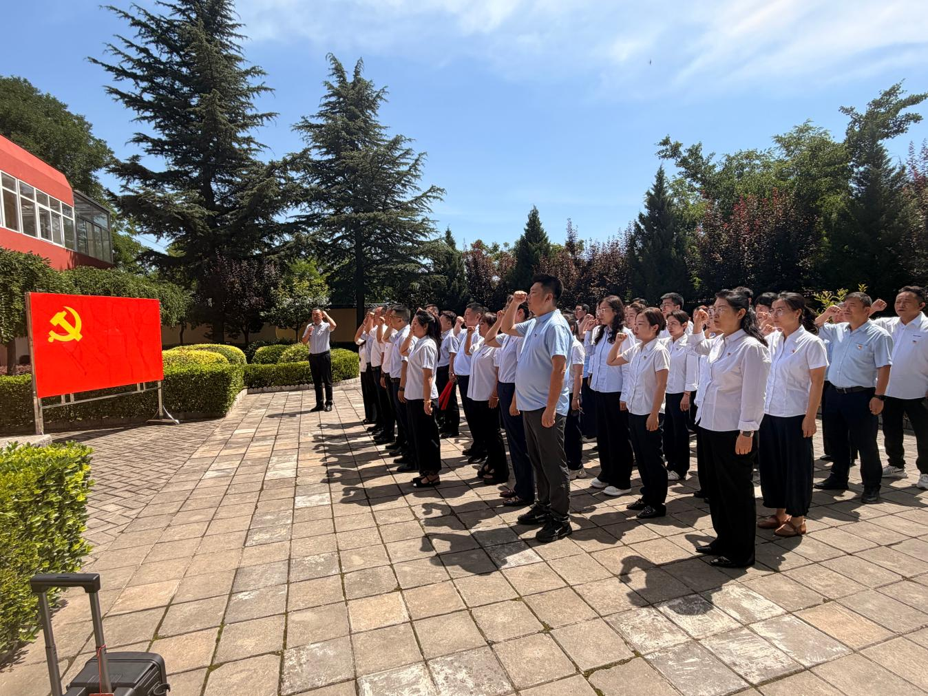 瑞众保险陕西分公司铜川中支党支部开展“红星陕耀迎七一 铸魂领航显初心”主题党日活动