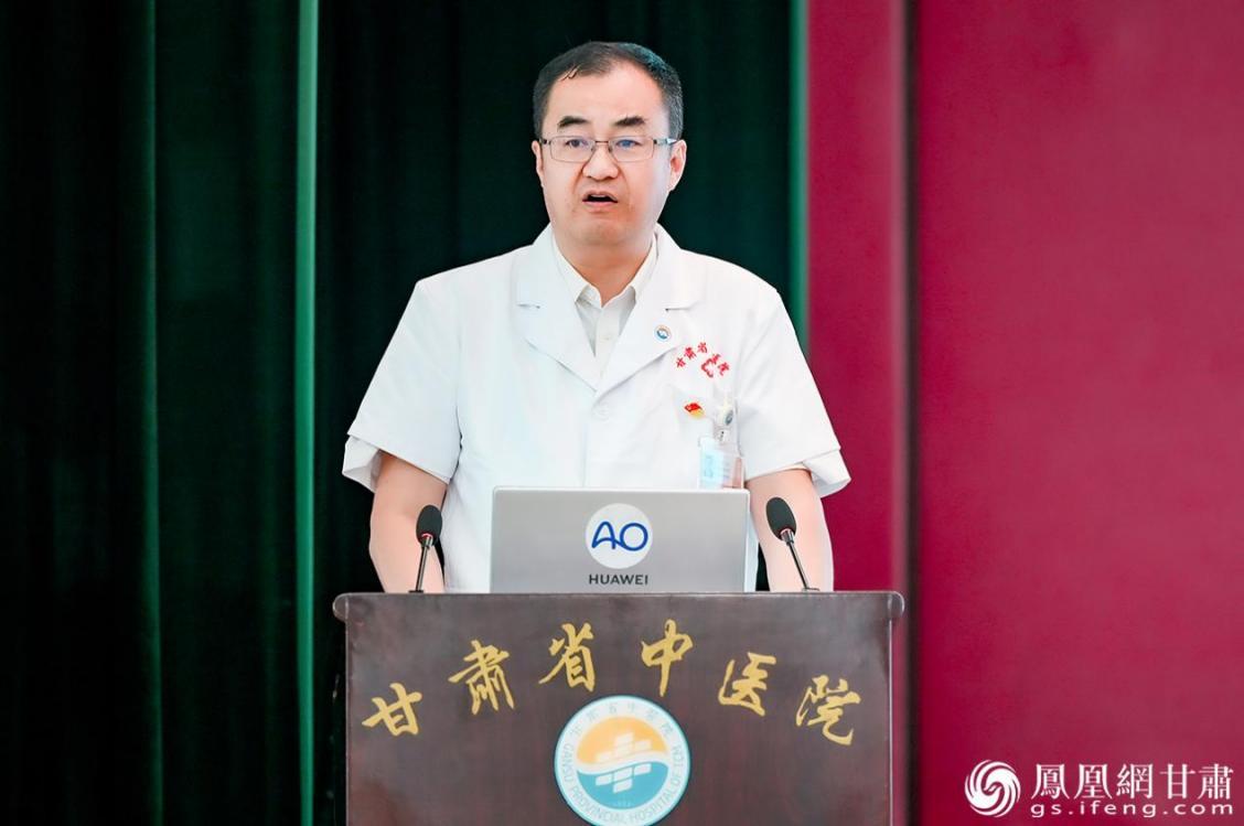 甘肃省中医院党委书记郭峰说，将以更优质的服务深耕青少年脊柱健康公益事业。