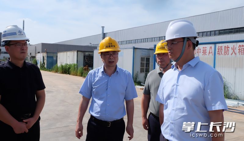 安全生产检查组来到湖南恒旺新材料科技有限公司望城制造基地项目检查。
