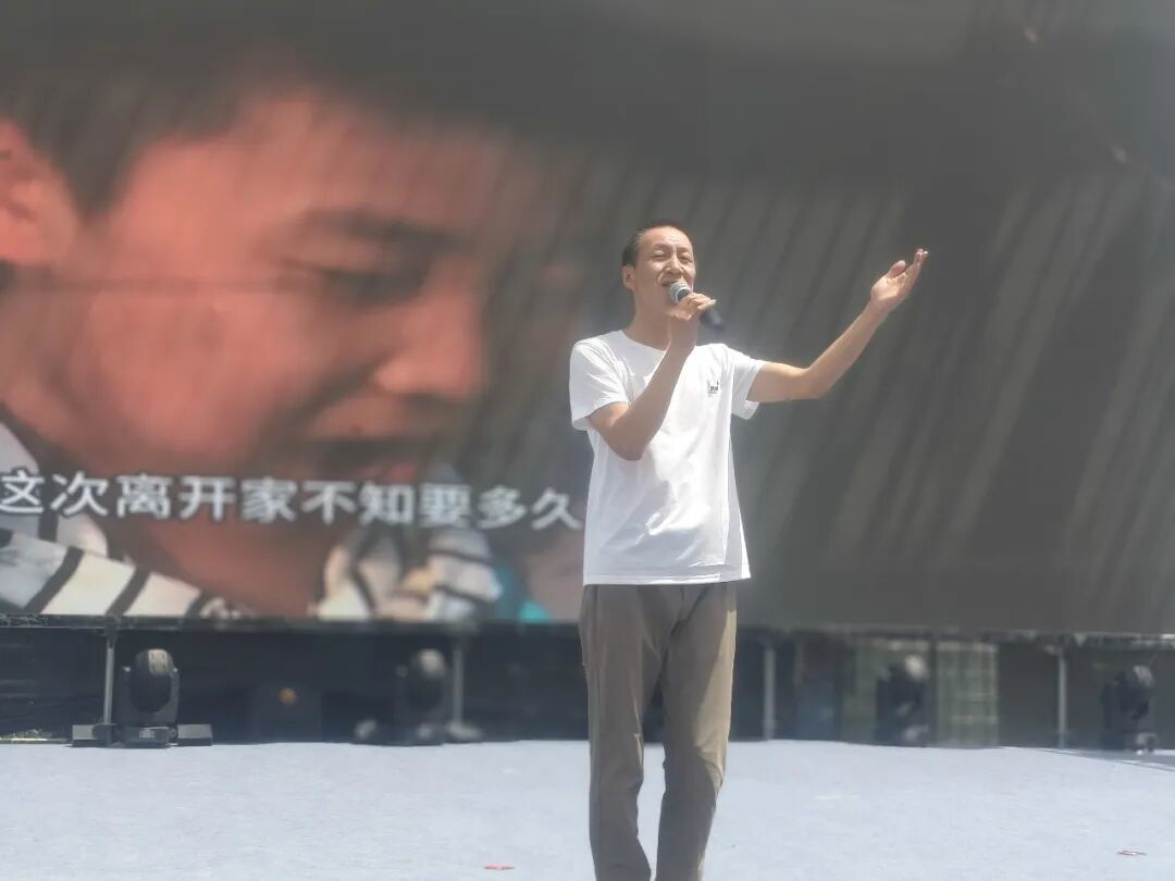 独唱《民勤的孩子》