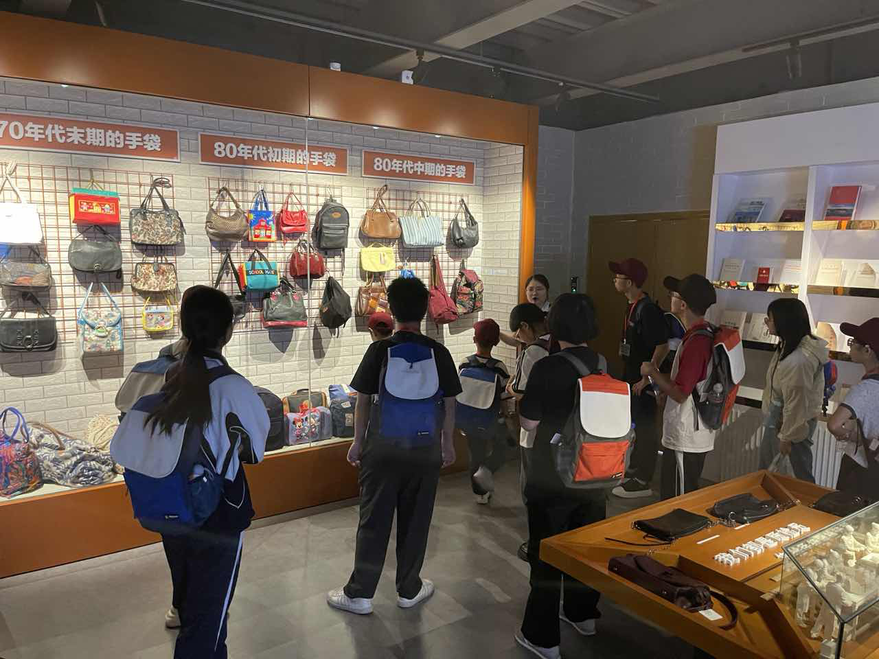 西乡街道新时代文明实践所开展“踏浪寻烟·西乡行”青少年红色研学实践活动
