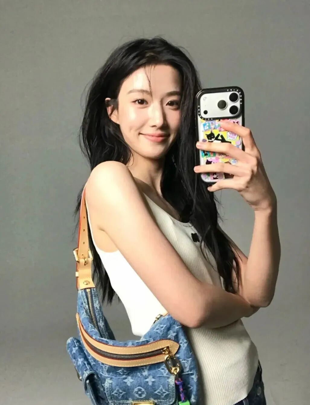 这些明星都在背！牛仔包又成顶流了？