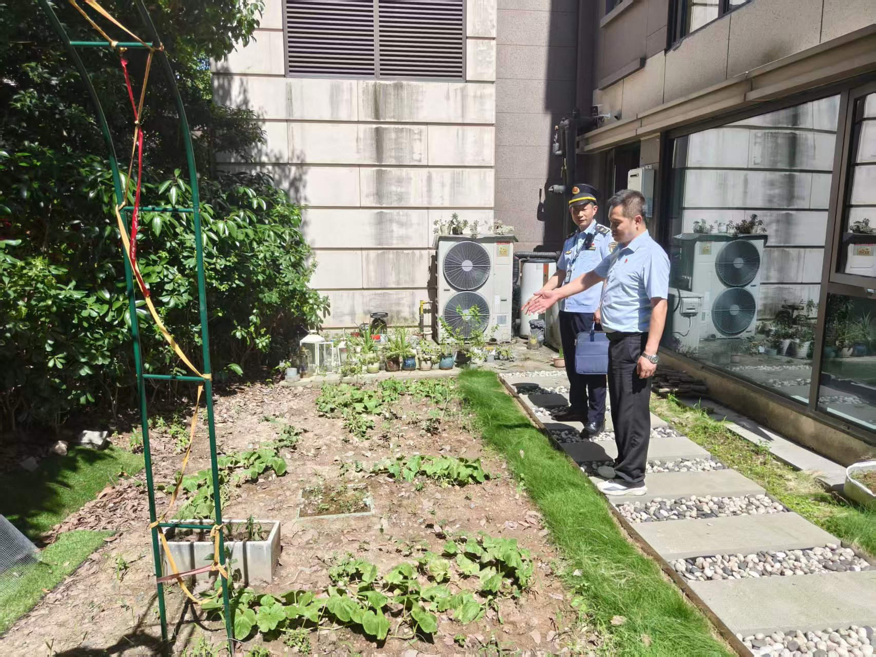 宁波江北：执法服务融入基层治理，巧用“益企调”化解绿地侵占纠纷