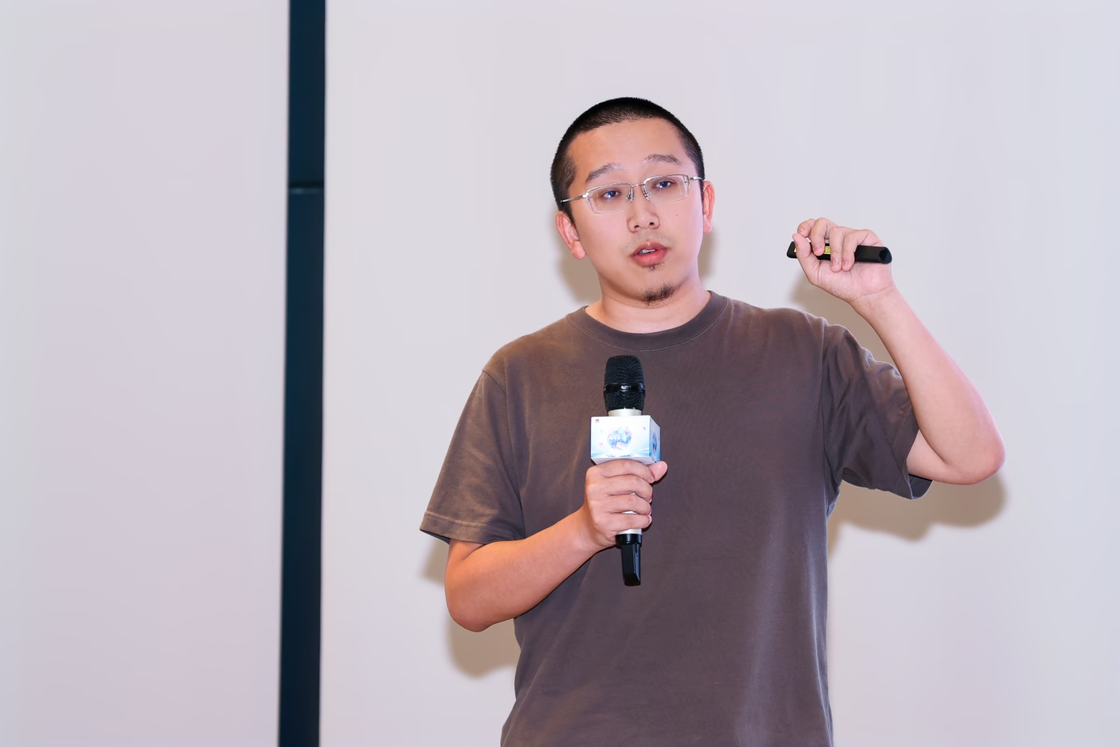 北京智源人工智能研究院研究员 雷博
