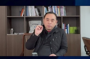 今天的AI，就是2000年的互联网 热闹是真，泡沫也是真