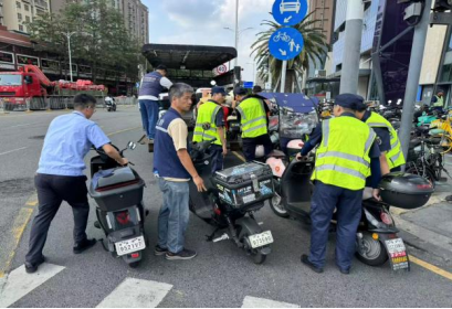 一双挪车的手,一颗守护的心--麻布社区以“微治理”撬动居民“大参与”,共绘商圈文明“新风景”