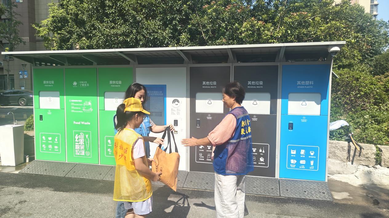 盛夏网格送清凉,分类坚守护绿园