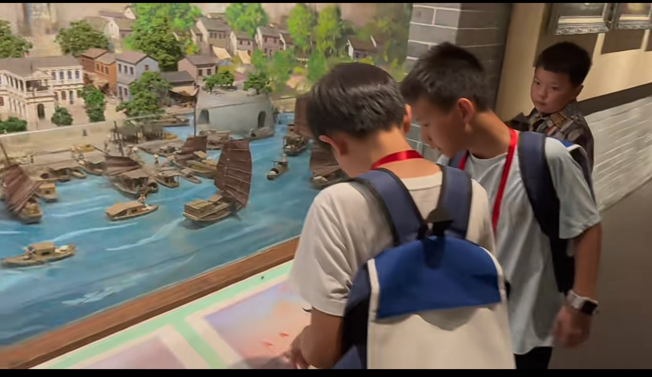 西乡街道新时代文明实践所开展“踏浪寻烟·西乡行”青少年红色研学实践活动