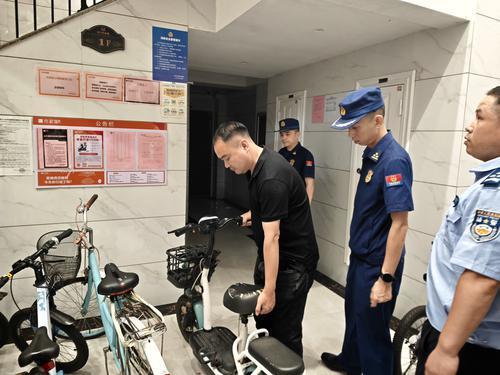 整治电动自行车违规停放