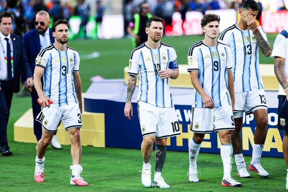 外媒炮轰“FIFA想把世界杯送给阿根廷”，C罗点赞