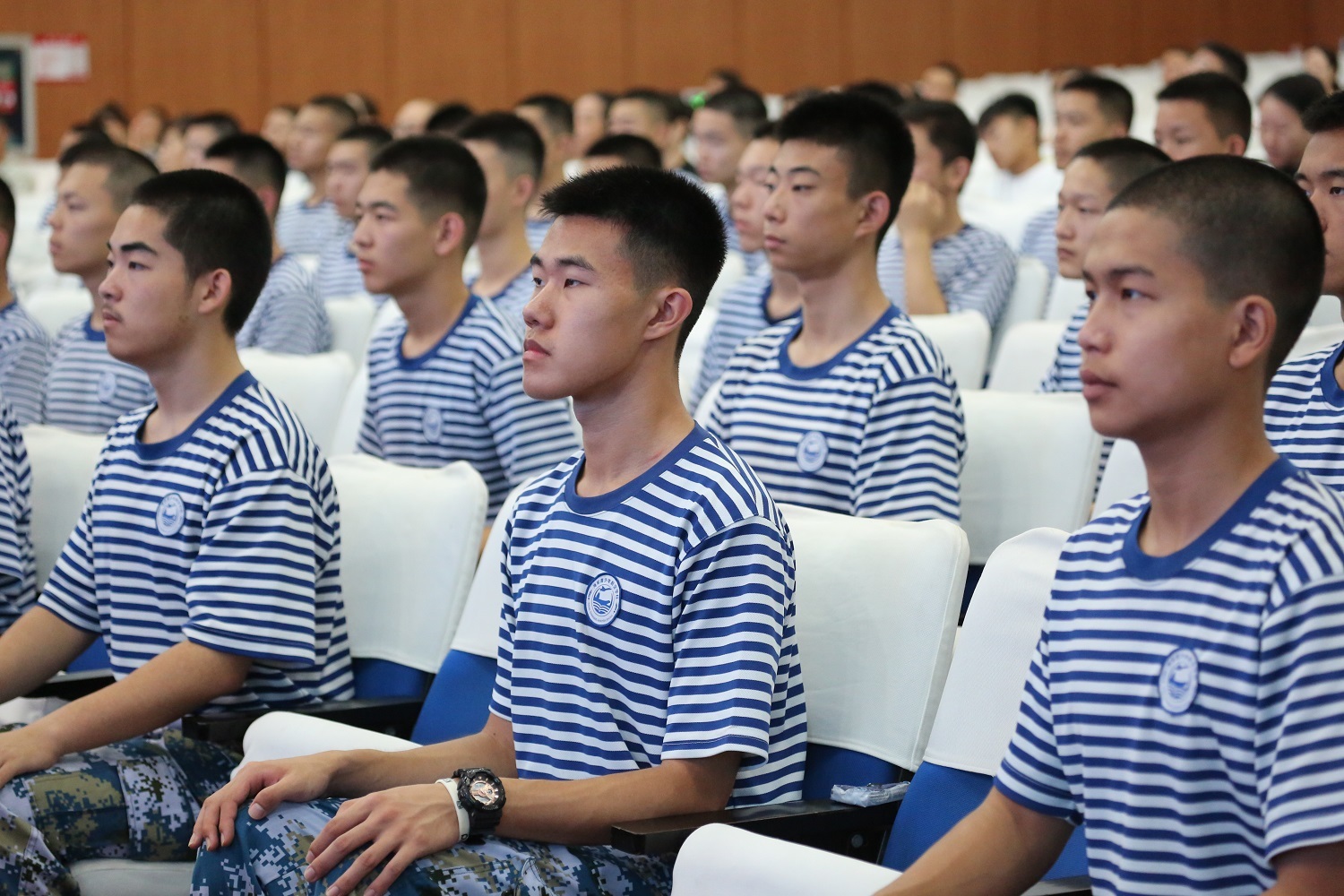 一纸通知书 深蓝启新章 衡中20名海航学子圆梦海军航空大学