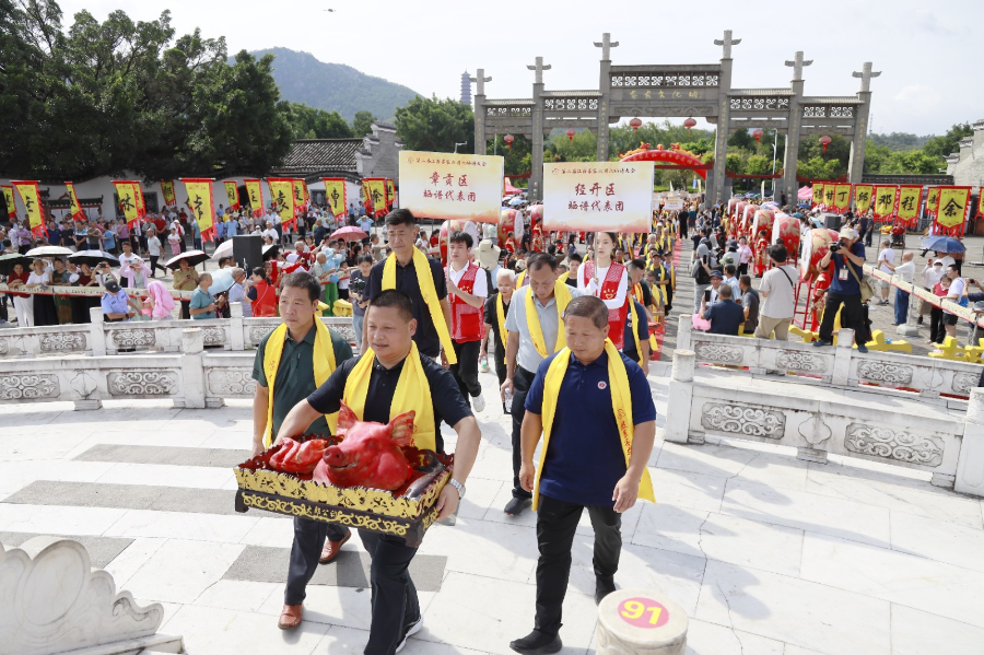 入城仪式现场。