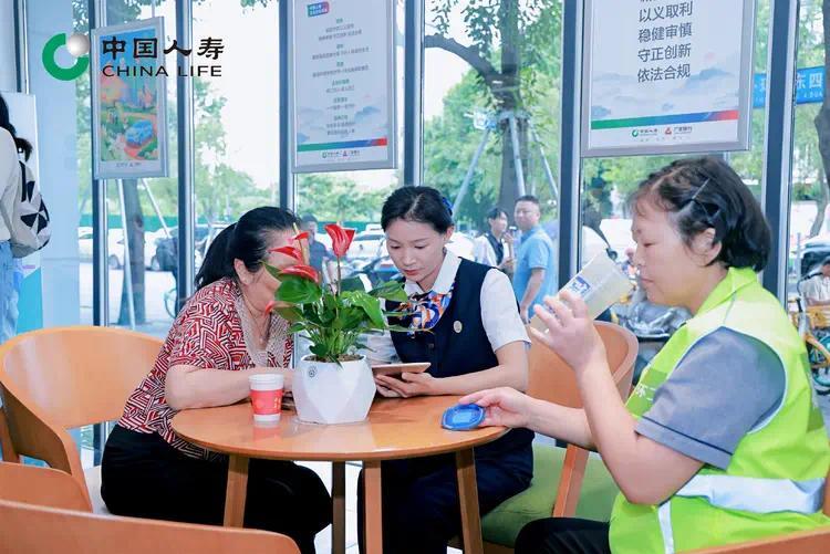 中国人寿在川举办主题调研采访活动，探寻数智服务与智慧消保新路径