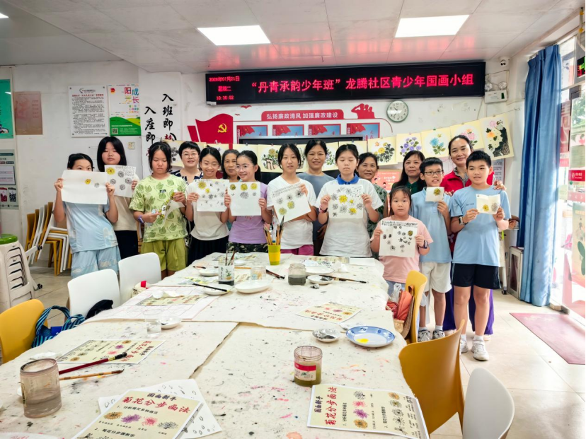 墨韵传薪，以老带新 龙腾社区“丹青承韵”少年班国画小组顺利开展