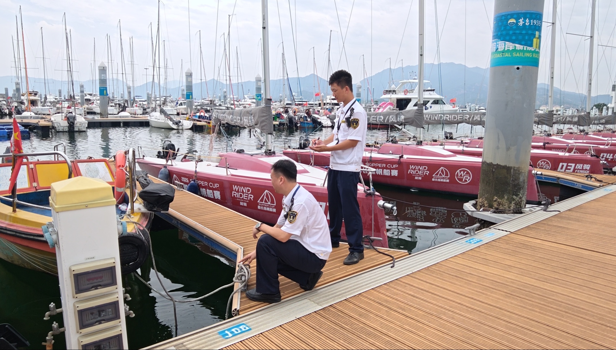 台风“红霞”逼近深圳  大亚湾海事局靠前防御筑牢水上安全屏障