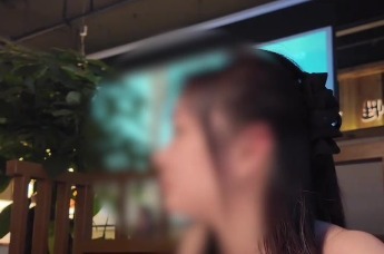 “黄总邀请你去包厢”，杭州一女子独自用餐遭服务员多次传话