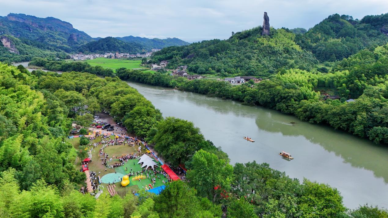 (“相约张崀桂·崀山好嗨鸭”活动现场 申兴刚摄)