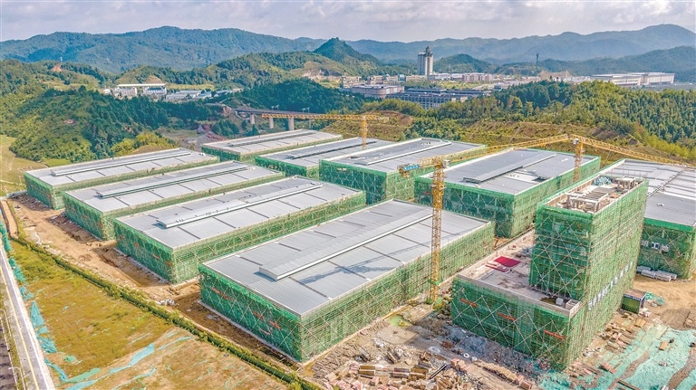 定南县：加紧施工（图）