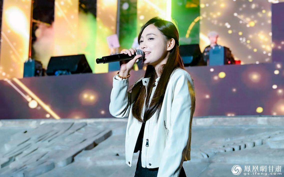 民谣歌手韩小九现场献唱网络热门歌曲 李德宇 摄