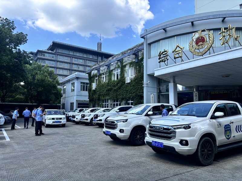 余姚:会场搬上马路,问题晒在眼前