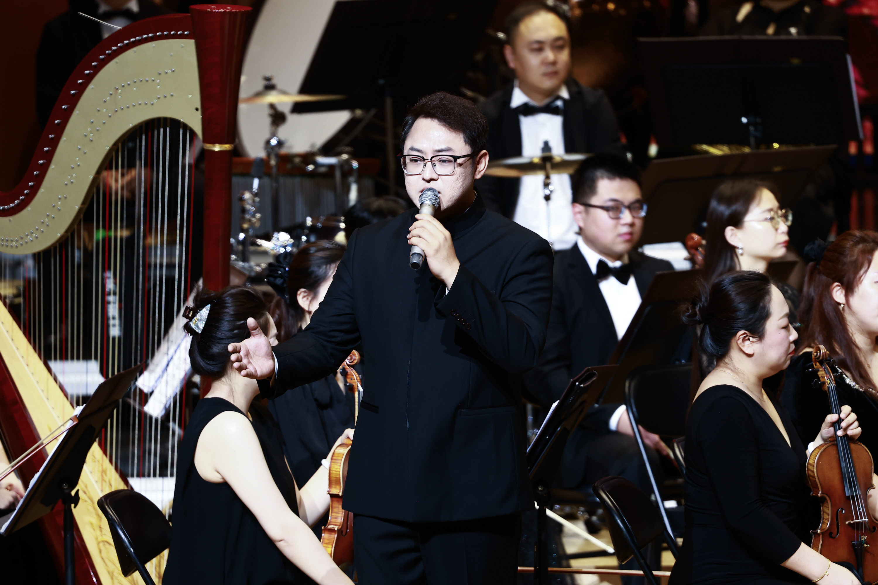 长春市关工委成立35周年交响音乐会奏响红色乐章