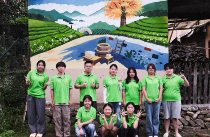 江西科技师范大学美术学院“星辰”社会实践团赴宜春市古庙村