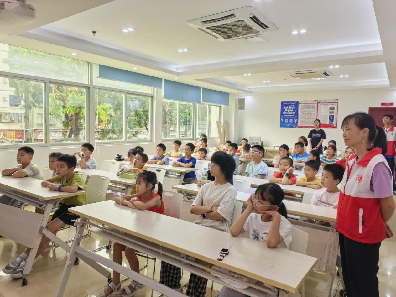 趣味学安全 快乐过暑假——西乡街道凤凰岗社区 开展青少年意外伤害预防专题科普活动