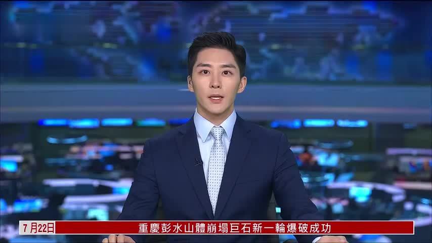 沪港青少年仪仗队首次在沪高校联合升旗
