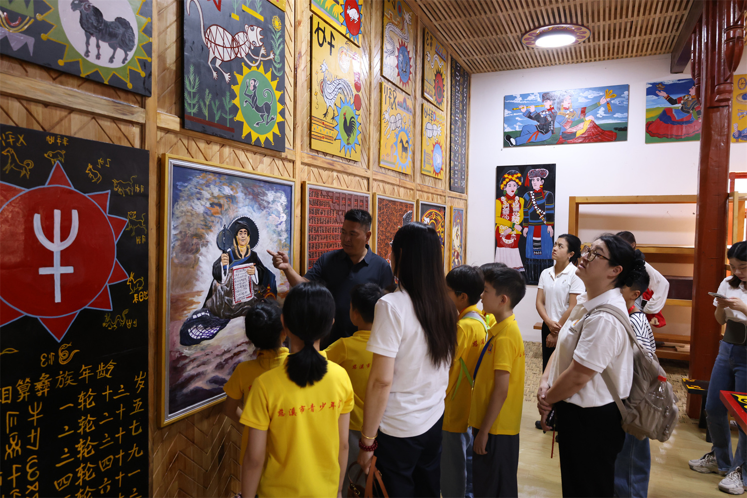 慈溪市青少年宫到布拖县开展美育送教结对交流活动