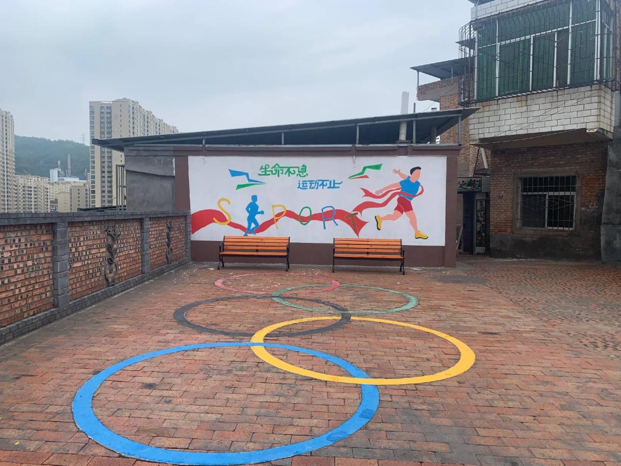 在革命圣地延安援建绘制体育主题广场
