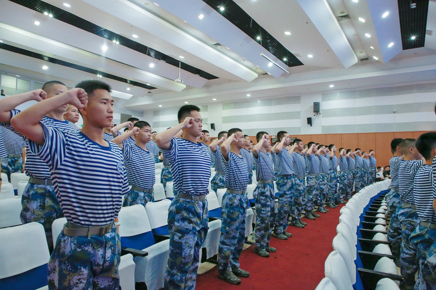 一纸通知书 深蓝启新章 衡中20名海航学子圆梦海军航空大学