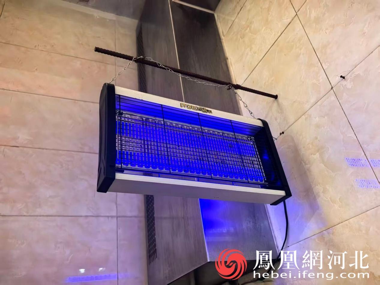 红旗转运站里的灭蚊灯