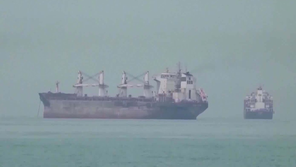 伊朗：两艘油轮通过霍尔木兹海峡南部航道时爆炸