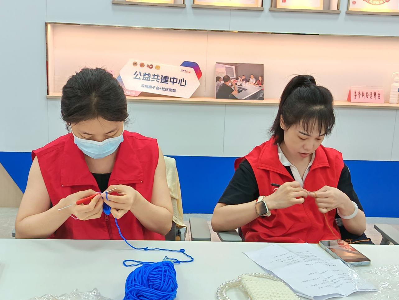 西乡街道劳动社区开展“巧手钩织 温暖同行”志愿者成长小组