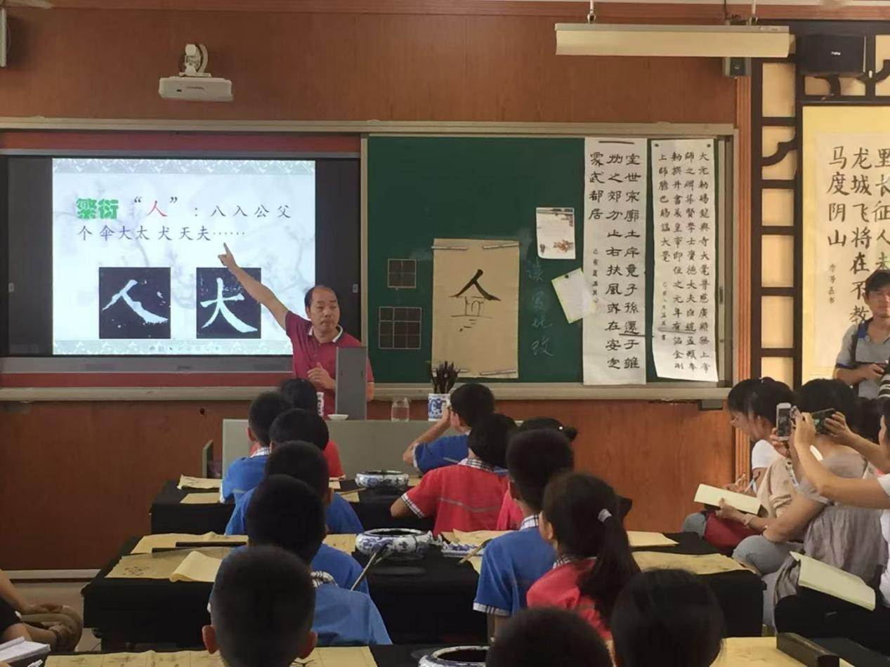 以笔传薪,以字育人 书法家陈开明的笔墨坚守与育人初心